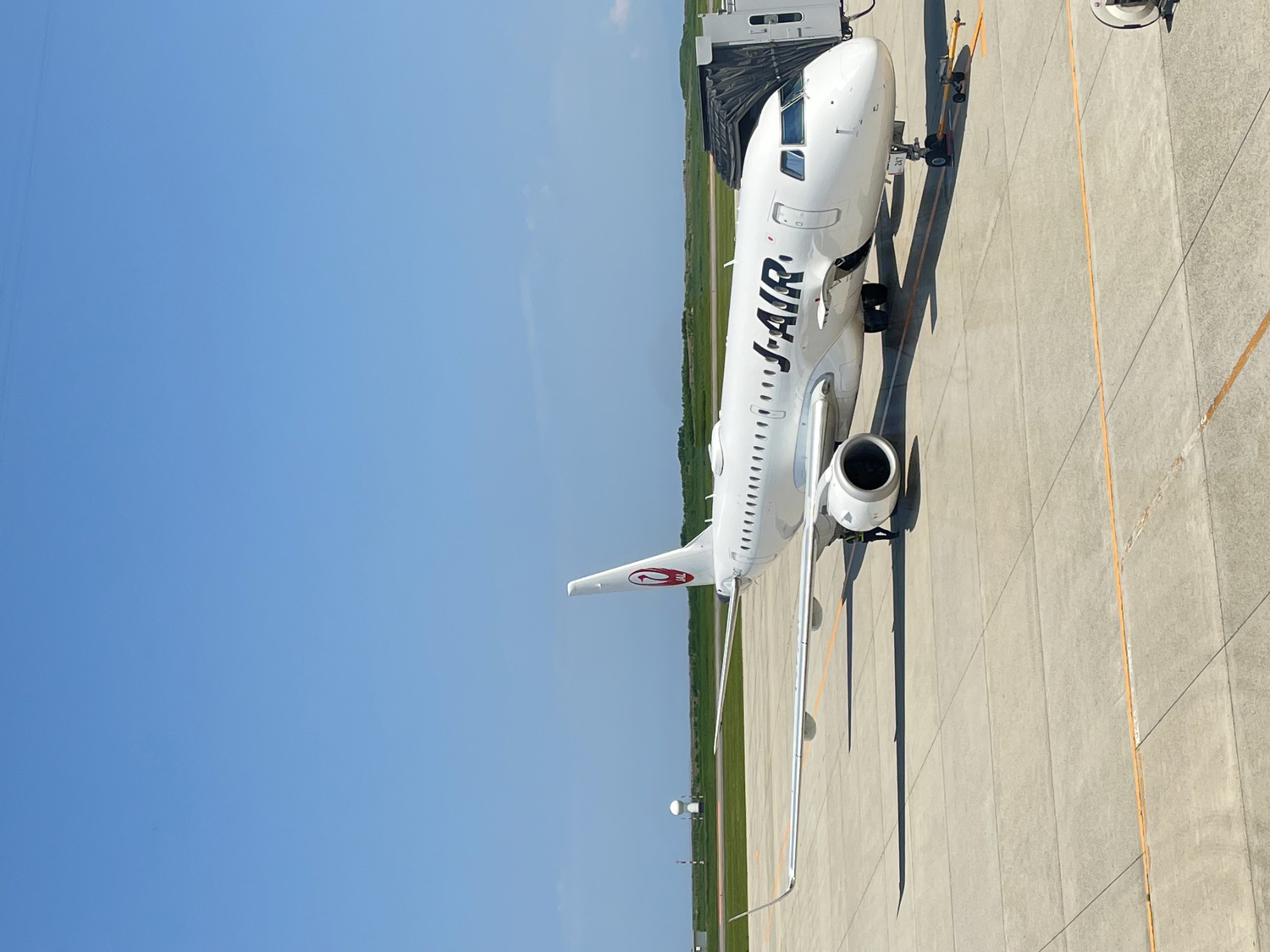 搭乗を待つ飛行機